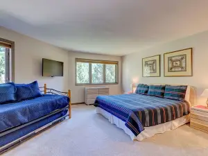 Frostfire E41 2 Bedroom Condo by RedAwning
