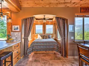 28 Mi to Yosemite: Lovely Mtn Cottage w/ Deck!