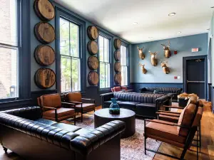 The Woodford Hotel