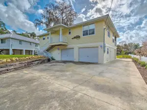 Withlacoochee River House w/ Dock + Kayaks!