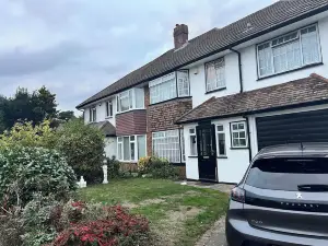 เลิฟ แอนด์ พีซ เพตส์ วูด