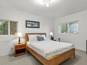 Incredible Water Views, Deck Relaxing Retreat Greenbank Getaway by Avantstay