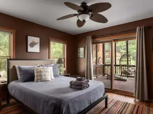 Entire Cabin in Lost River w/ fire pit + pet friendly!