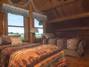 Stunning Log Home on Private Lake- Country at its best