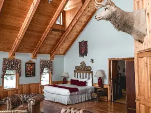 Since 1988, Rancho Alegre Lodge embraces the spirit of Jackson Hole