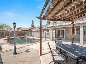 Fresno Home - Pool - 4:2 - Near Fig Garden Loop!