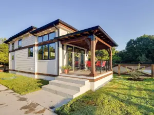 Outdoor Pool and Patio Quiet Whitney Retreat!