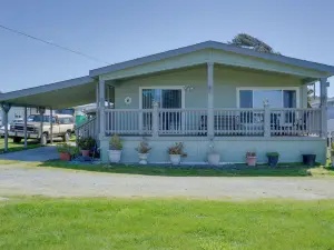 Smith River Home w/ Boat Launch & Ocean Views