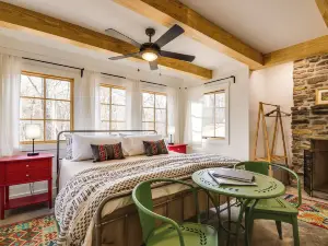 Ozarks Family Retreat: River + Trail Access!