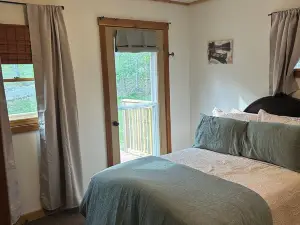 Charming 3-Bedroom Cabin with Hot Tub, Wi-fi Near Nolin Lake and Mammoth Cave