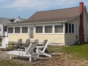 Lusby Beach House -3 BD 2 BA Steps to the Sand