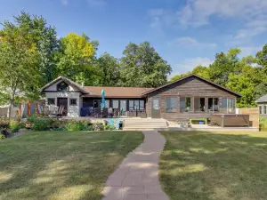 Family-Friendly Ottertail Home on Rush Lake!