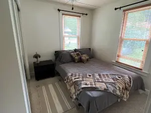 Welcoming Eagle Bay Cottage — 2 min walk to private Fourth Lake beach!