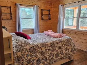 Lovely 4 bedroom Log cabin in Island Pond VermontSnow Mobile Capitol of NEK