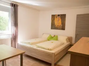 Jederzeit膳宿公寓