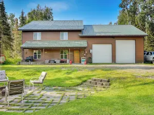 Lovely Soldotna Home, Steps from Kenai River