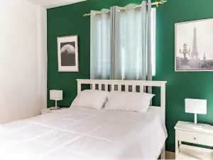 Carol place with a beautiful Mountain View