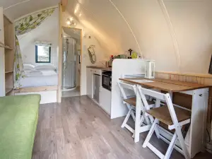 Pet-friendly Lakeside Cabin.
