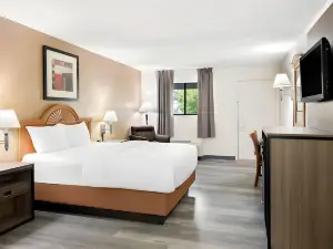 Quality Inn Cleveland Airport