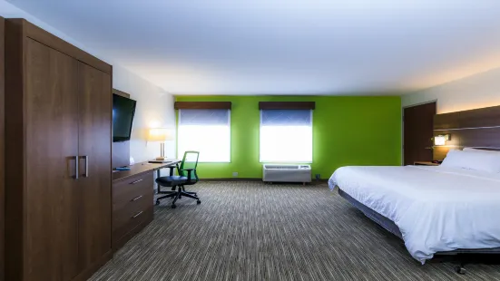 Holiday Inn Express Osage Bch - Lake of the Ozarks