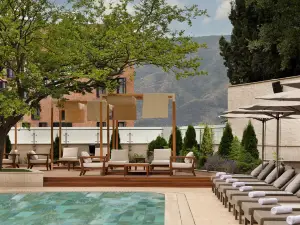 Sheraton Grand Tbilisi Metechi Palace
