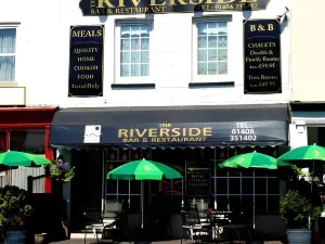 Riverside Bar and Restaurant