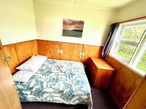 Crayfish Cove - Unsurpassed Water front location!