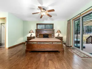 Comfy Cabin with Outdoor Living Space with Spa in Big Bear Lake
