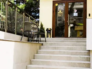 Evelin Deluxe House