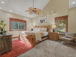 Magic 5BR Cabin • Hot Tub • Game Room • McCall