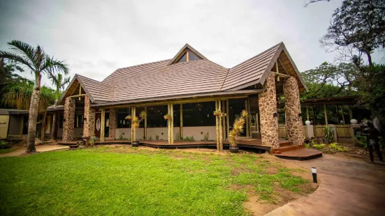 Gooderson DumaZulu Lodge and Traditional Village