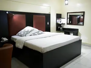 Golphin Hotel and Suites
