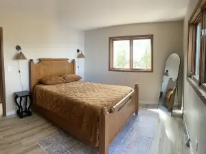 Newly renovated lake house! Located on Silver Lake!
