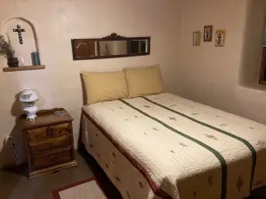 La Lomita, Quiet Hide-Away, Big Sky, Northern NM Food, Spa, Ski, Hike, Raft