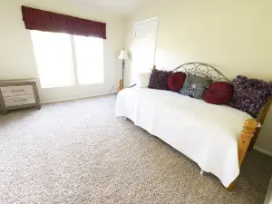 E-Town House, Peaceful Country Escape, Local Gem 1-Mile to Town, Pac-Man Arcade