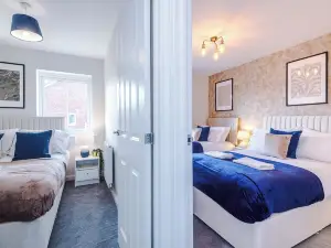 Luxury & Modern Equipped Liverpool 3 Bedroom House WParking Sleeps 9 Max