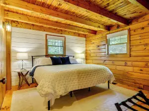 Private Spring-fed Pond: Idyllic Shrewsbury Cabin!