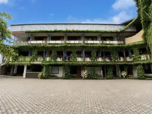 Townhouse Oak Hotel Lestari