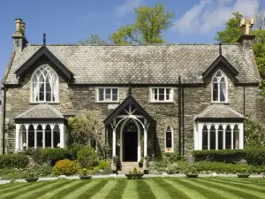 Cedar Manor