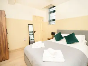 Stylish 1 Bed Apartment in Central Newark