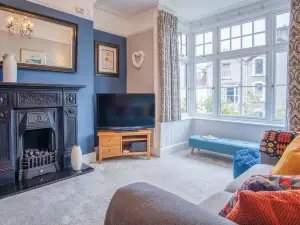 Overland Road – 4 Bedroom House – Mumbles