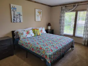 Lake Palestine Lakefront, Dock, Deck. 3 bd 2bt Large yard, Beautiful Sunrises