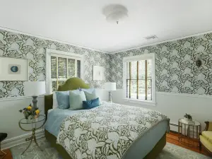 The Robinson Estate w/Greenhouse, Inground Pool family & pet-friendly