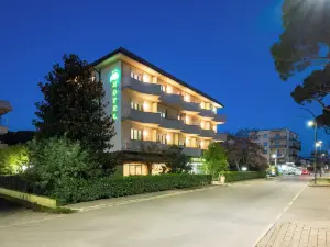 Hotel Parco dei Pini - 100mt Dal Mare
