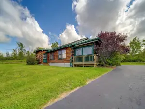 Bemus Point Retreat ~ 3 Mi to Chautauqua Lake
