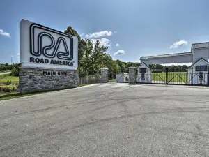 Elkhart Lake Townhome, Mins to Road America!