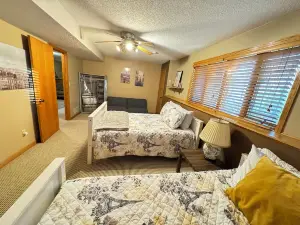 The All Inn: Walk to Shattuck, Spacious 3Br Home, Sleeps 8, Perfect for Families
