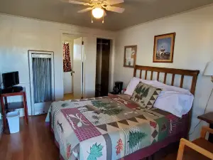 Cimarron Inn & RV Park