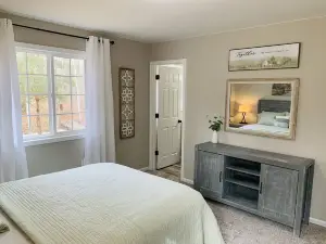 Cheerful 3 bedroom home on wooded acre. Near to Port Huron and Lake Huron.