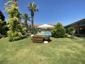 โรงแรมบูร์ช